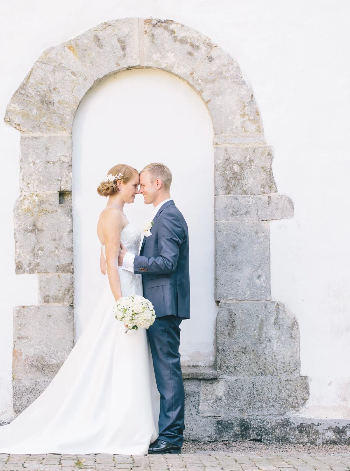 Brudpar vid solnedgång